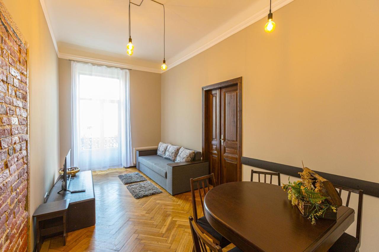 Центр На Вулиці Проспект Шевченка 12 Навпроти Макдональса З Балконом Apartment Lviv Luaran gambar