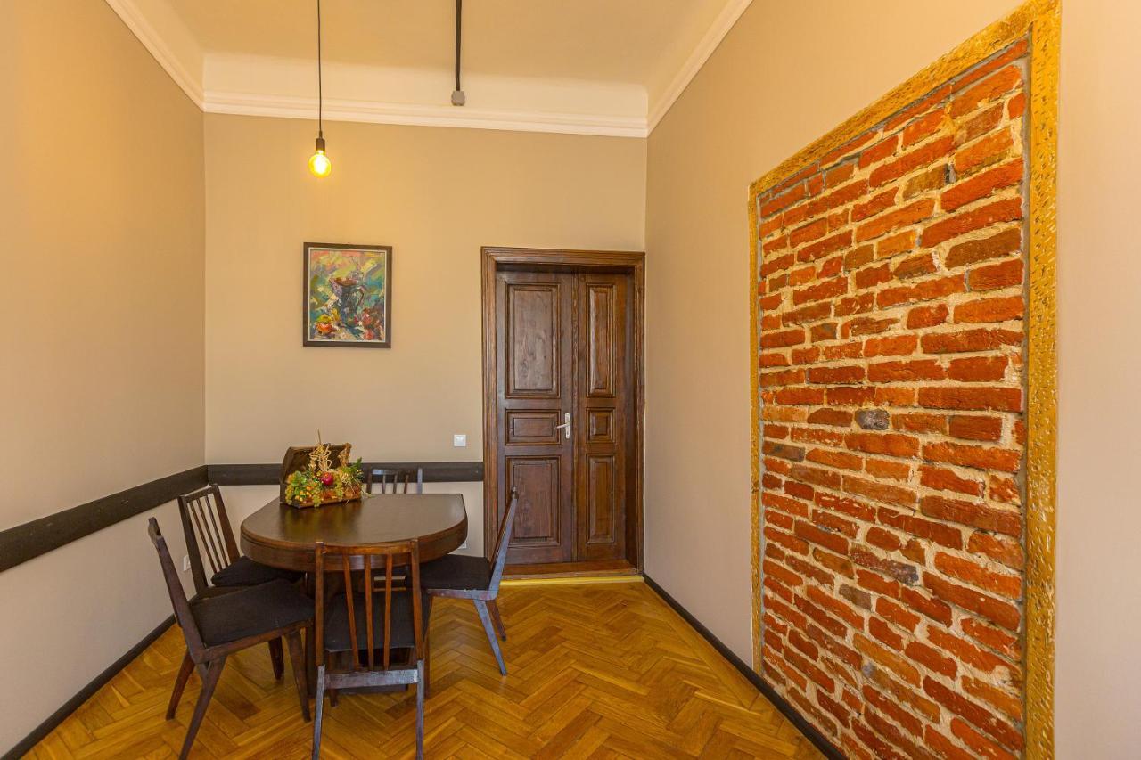 Центр На Вулиці Проспект Шевченка 12 Навпроти Макдональса З Балконом Apartment Lviv Luaran gambar