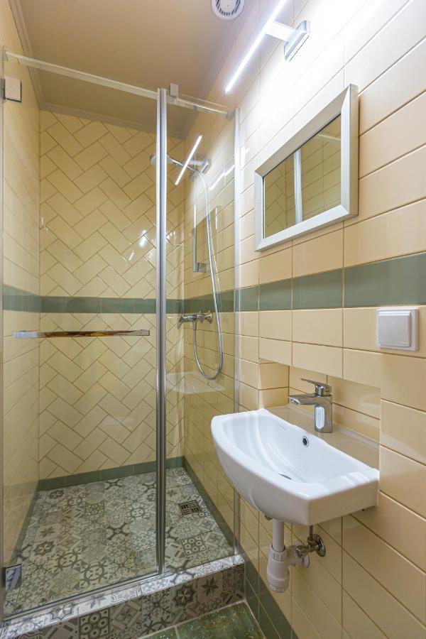 Центр На Вулиці Проспект Шевченка 12 Навпроти Макдональса З Балконом Apartment Lviv Luaran gambar