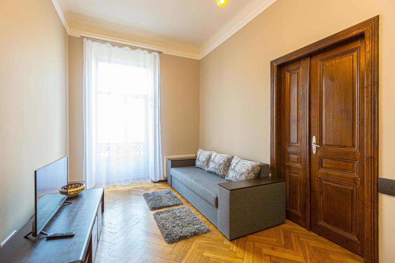 Центр На Вулиці Проспект Шевченка 12 Навпроти Макдональса З Балконом Apartment Lviv Luaran gambar